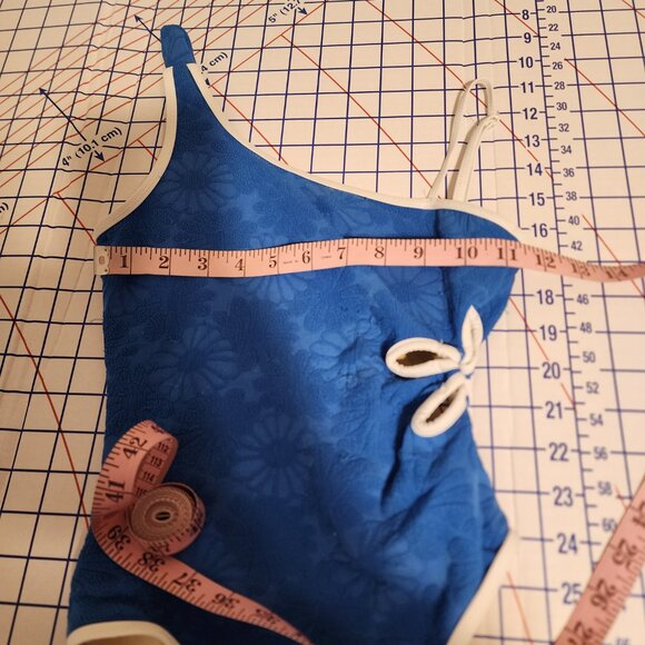 Shade Critters Textured Cut Out Daisy 1 Shoulder Swimsuit Blue Size 10, - Picture 5 of 13